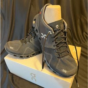 Cloud X
US 8.5
EUR 40
UK 6.5
Black | Asphalt